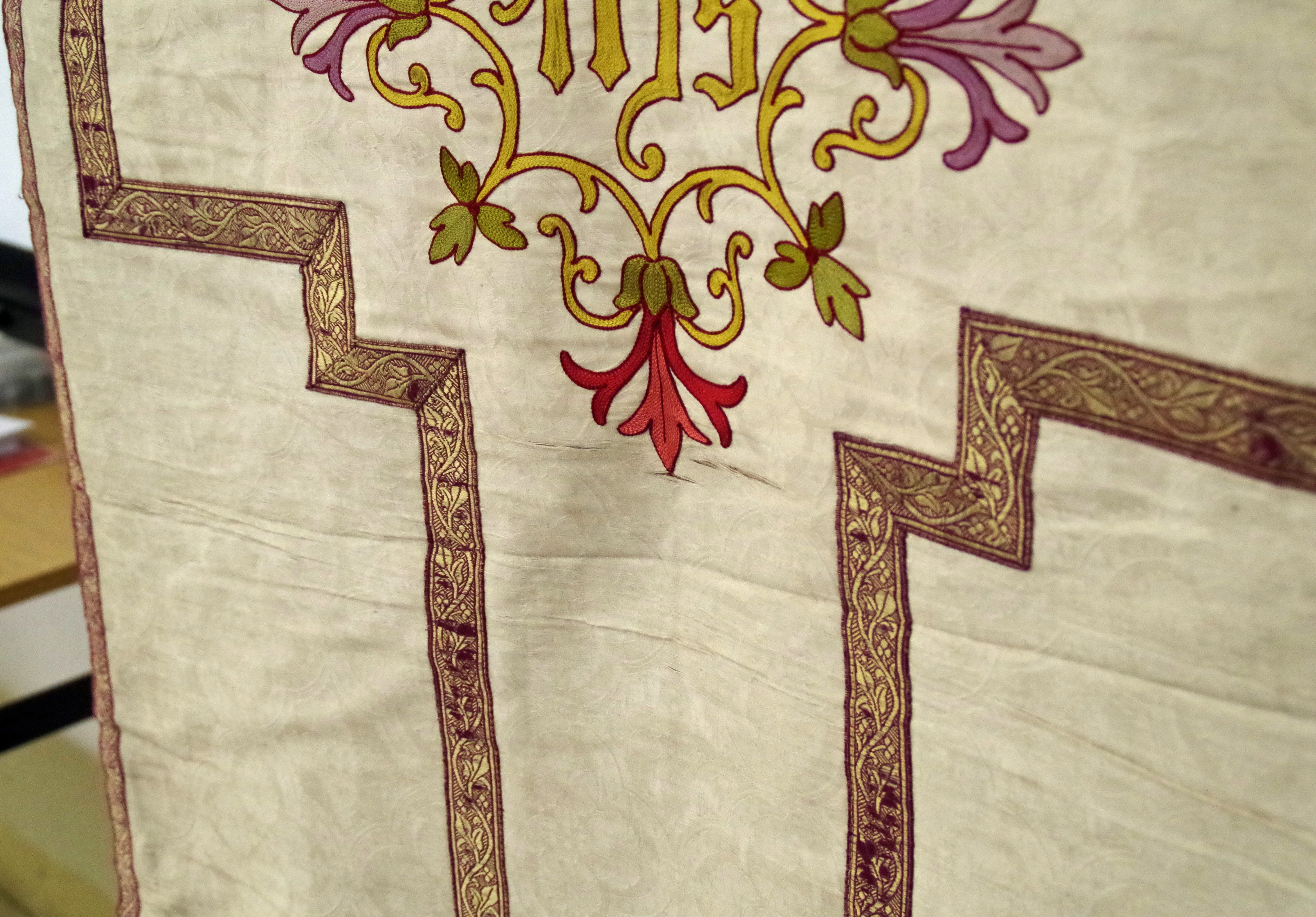 sommaire des textiles de l'église de Saint-Mamert-du-Gard