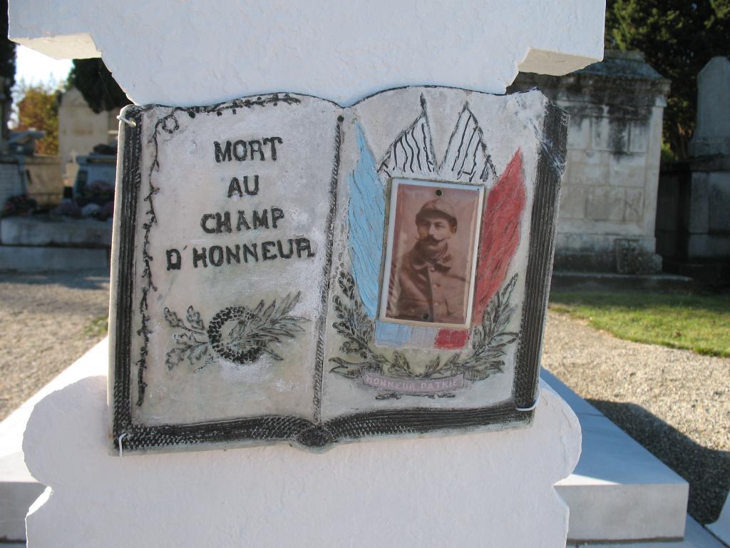 monument aux morts de la guerre de 1914-1918, de la guerre de 1939-1945 et de la guerre de 1954-1962 (Algérie)