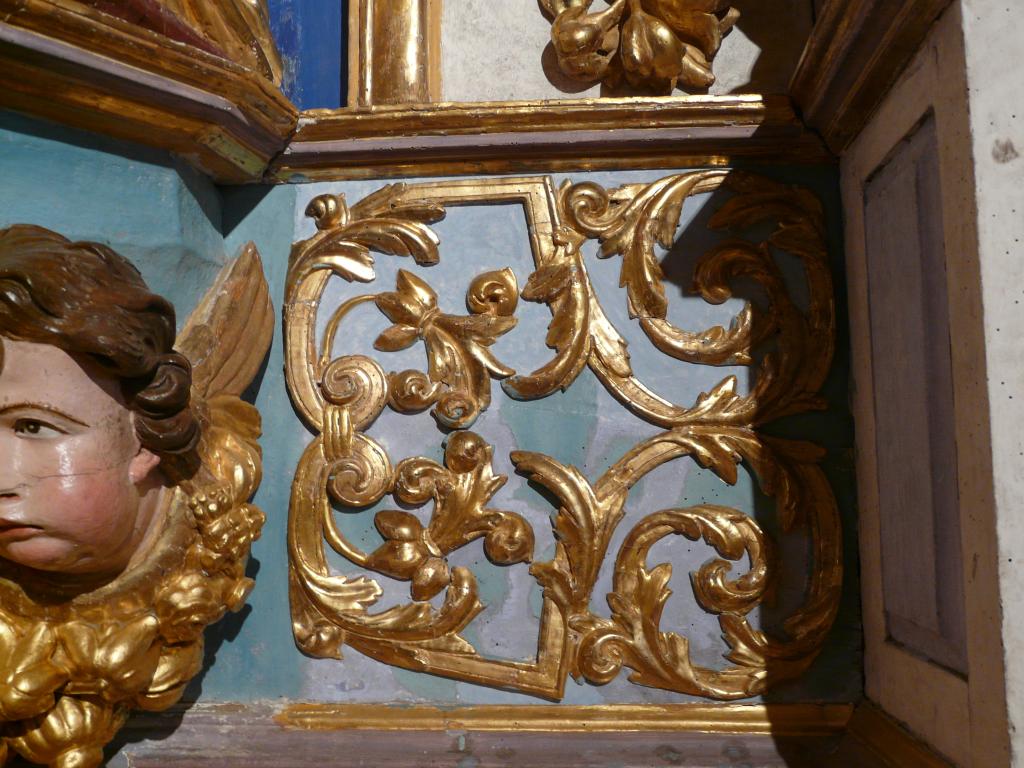 ensemble de l'autel secondaire dédié à la Vierge : autel tombeau, retable architecturé, 3 statues : Saint Jean-Baptiste, Sainte Elisabeth, Vierge à l'Enfant, bas-relief : Visitation