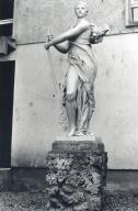 statue de nymphe à la rame