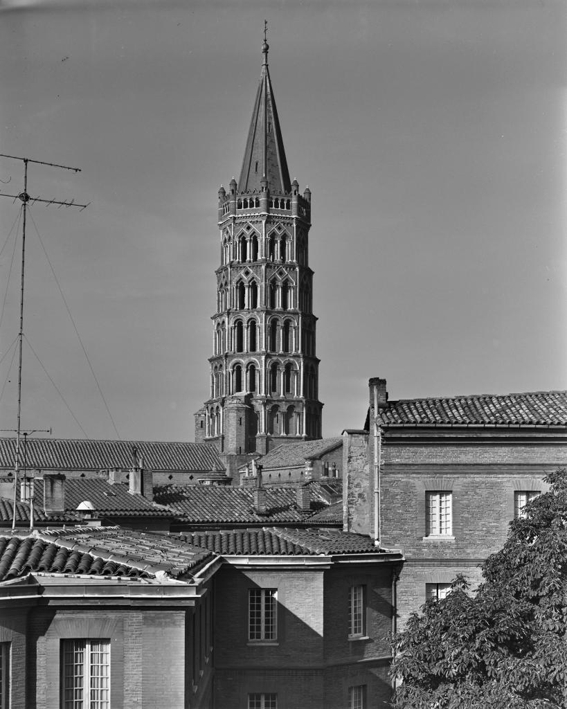 Abbaye de chanoines de saint Augustin, dite basilique Saint-Sernin, actuellement église paroissiale