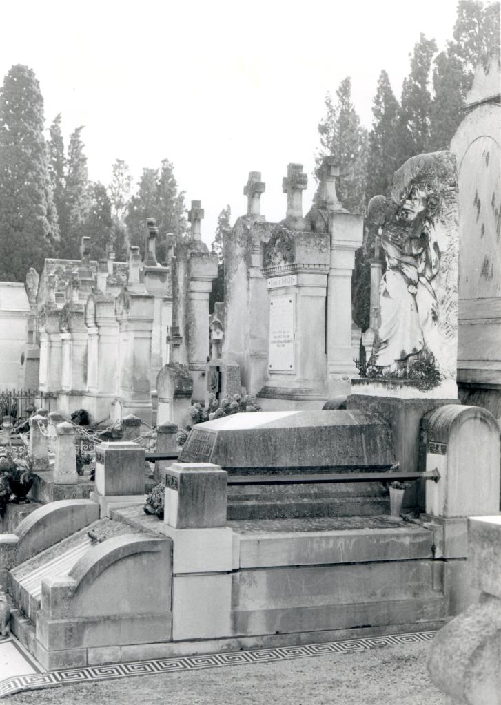 monument funéraire (monument sépulcral, n° 15), de la famille Andrieu Bares