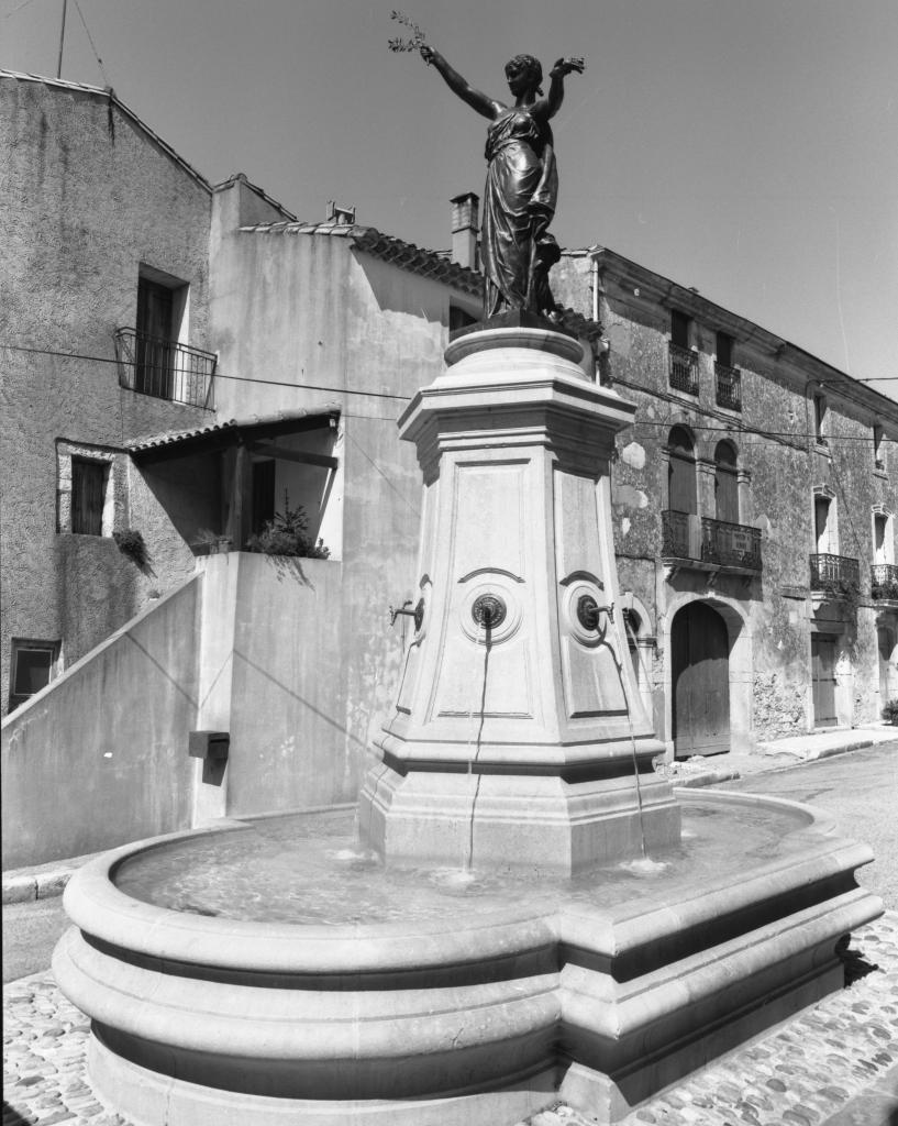 fontaine monumentale, de la paix