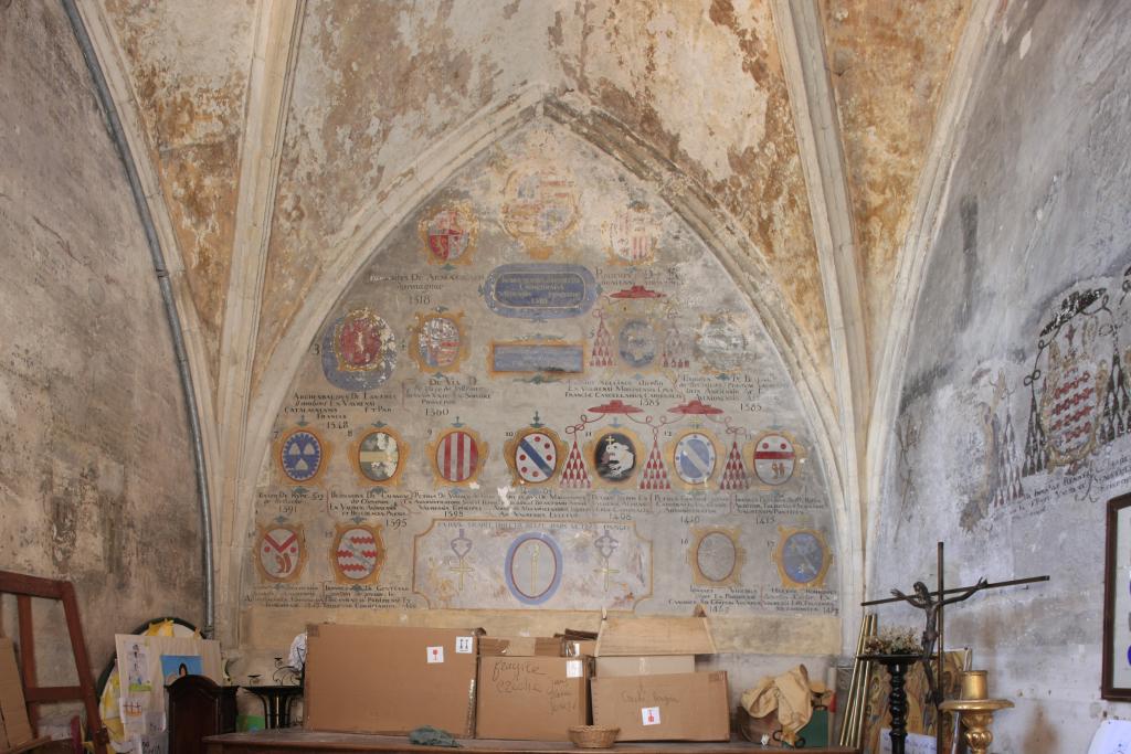 peinture monumentale de la sacristie : scènes de l'histoire de Lavaur, armoiries des évêques