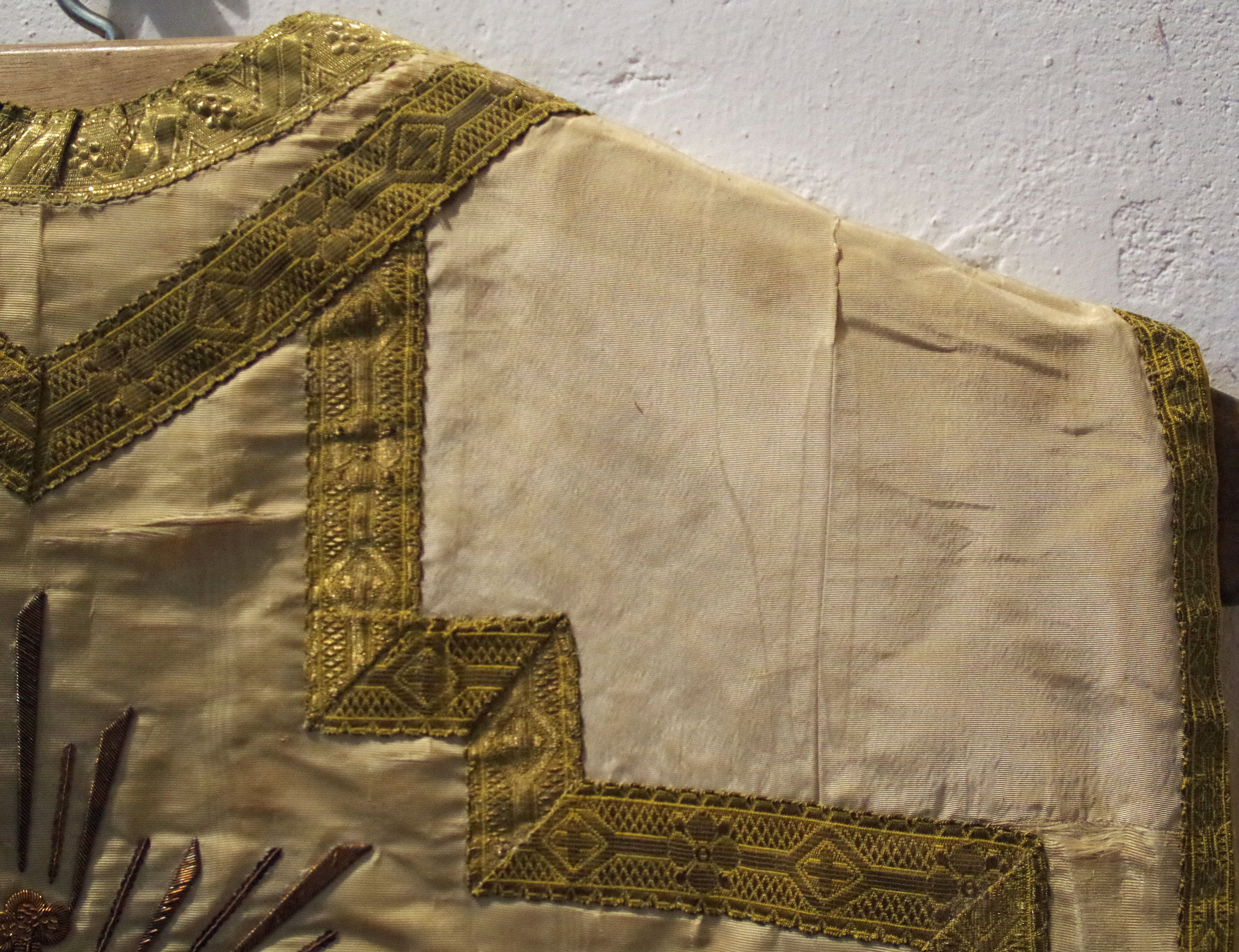 sommaire des textiles de l'église d'Aubarne
