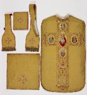 ornement liturgique or accompagné de deux étoles supplémentaires, de deux manipules supplémentaires, de deux dalmatiques, d'un voile huméral et d'une chape (n° 1)