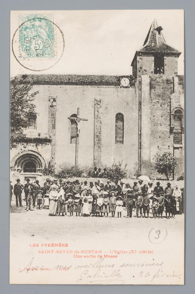 ancienne abbatiale bénédictine actuellement église paroissiale Saint-Pierre