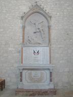 monument au morts de la guerre 1914-1918 de style néo-gothique