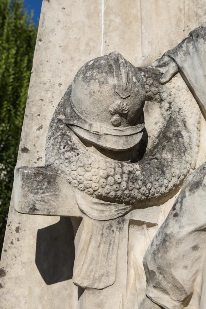 Statues de Victoire et d'un enfant et sa mère