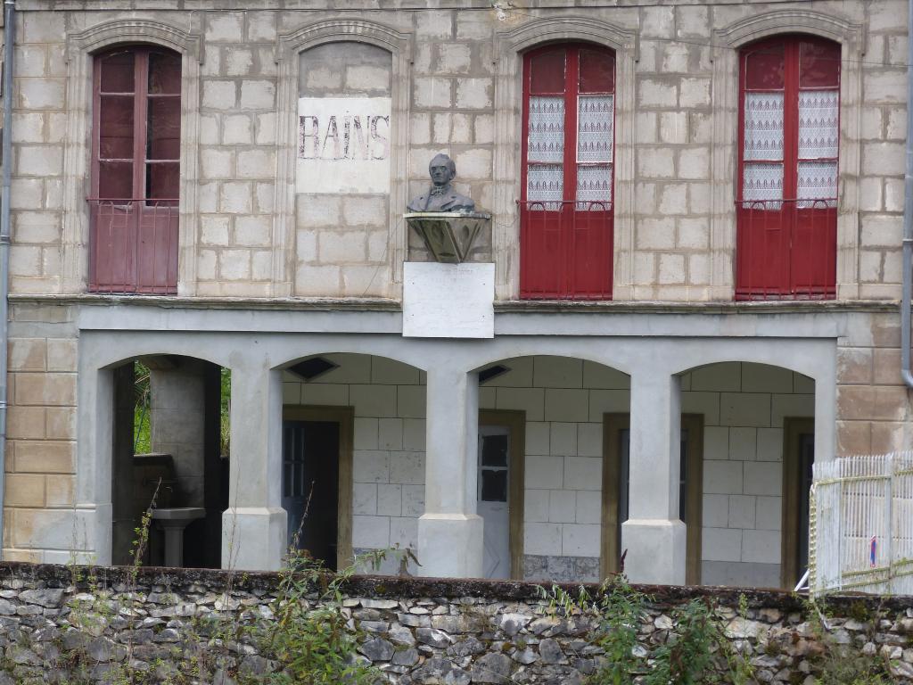 maison de médecin et établissement de bains
