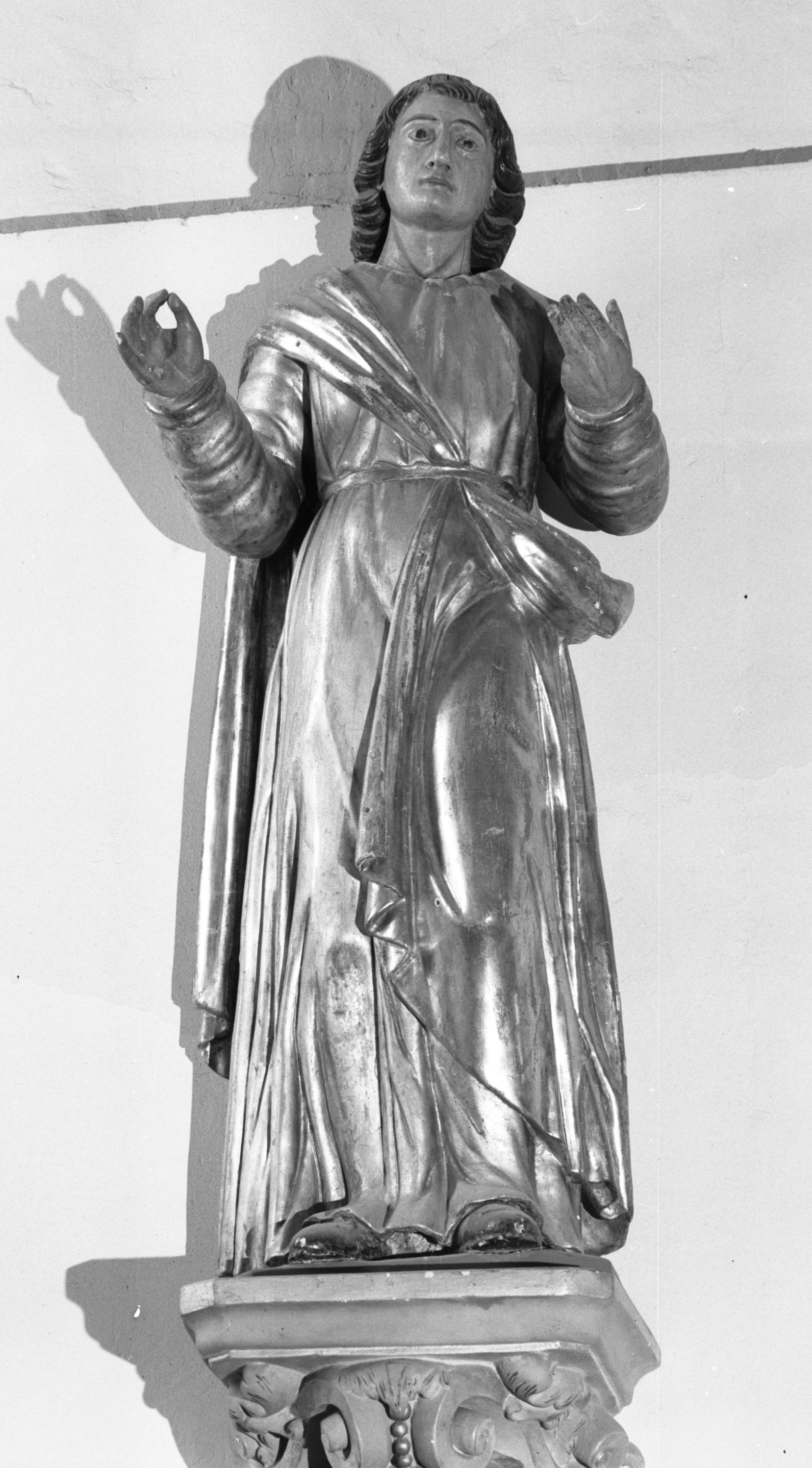 deux statues en pendant : saint Julien, sainte Basilisse