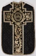 chasuble noire avec étole, voile de calice et bourse de corporal