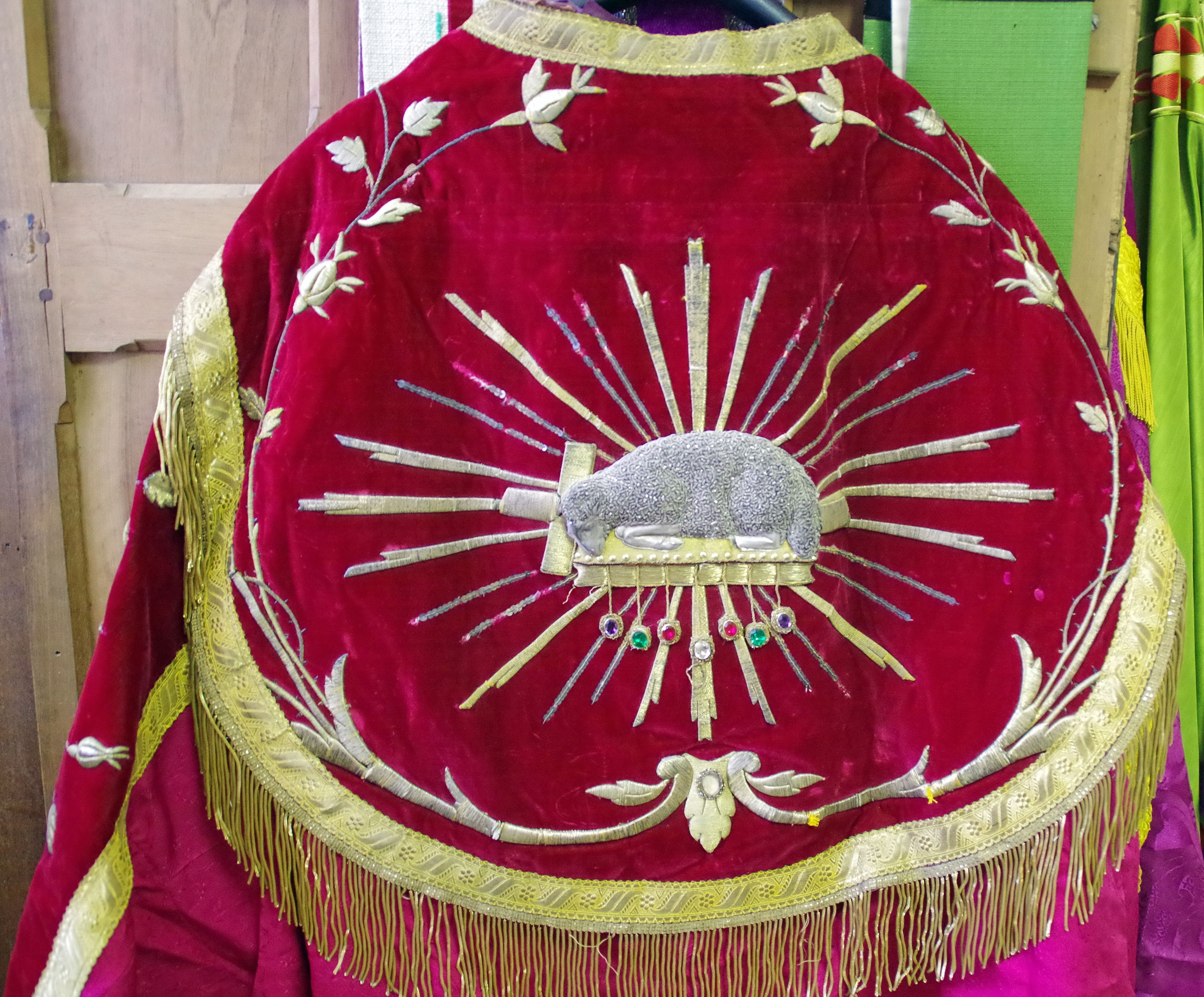 sommaire des textiles de l'église Saint-Jean-Baptiste de Bellegarde