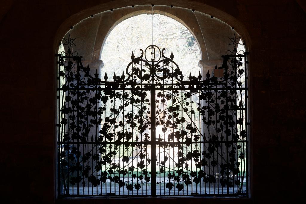 Les éléments en ferronnerie disséminés dans l'abbaye de Fontfroide