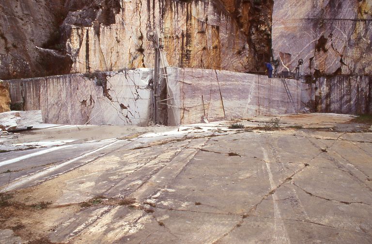 Carrière de marbre et usine de taille de matériaux de construction Cantini, puis Guilhaumon, puis Crémadès