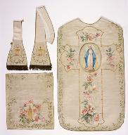 chasuble blanche avec étole, voile de calice et manipule (n° 10)