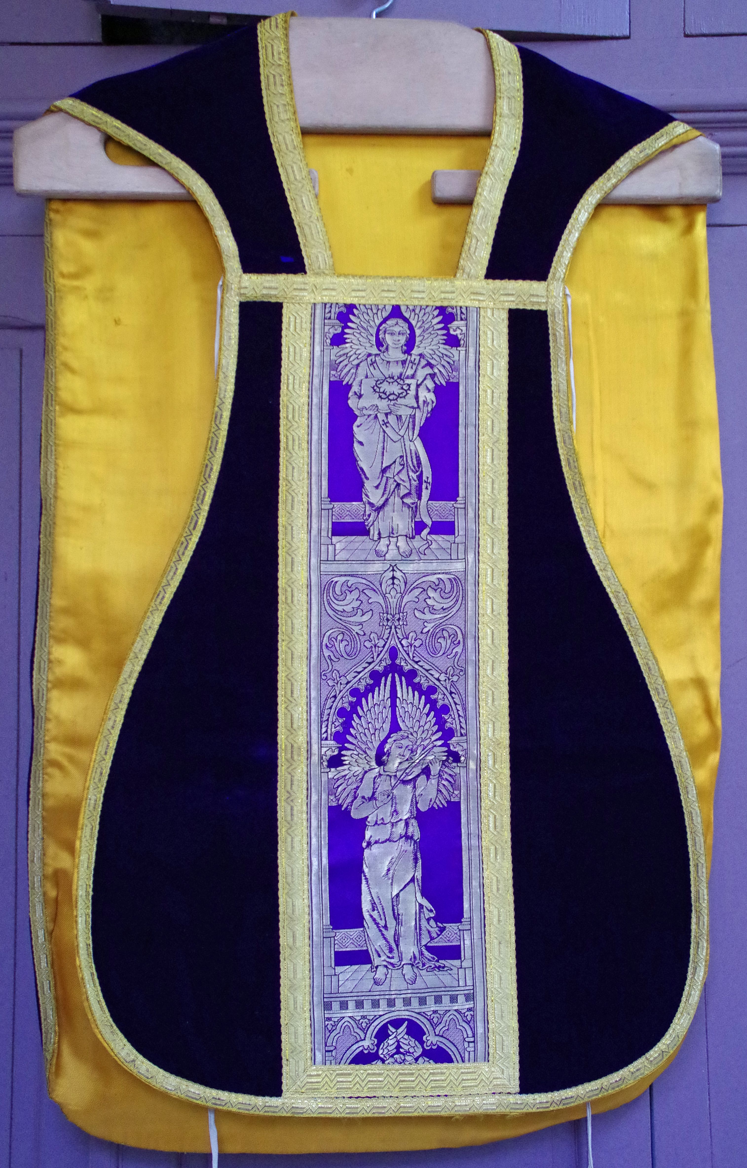 sommaire des textiles de l'église de Redessan