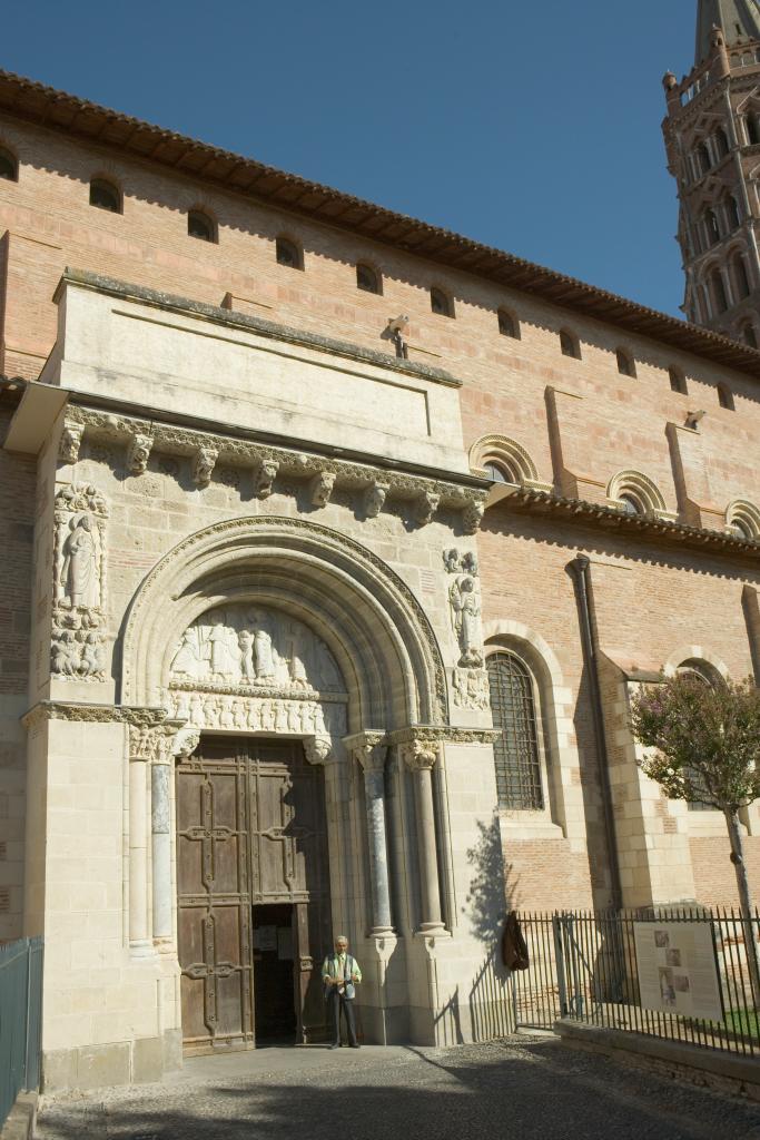 Abbaye de chanoines de saint Augustin, dite basilique Saint-Sernin, actuellement église paroissiale