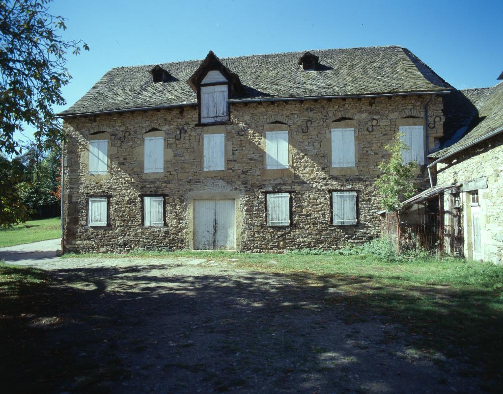 moulin à foulon, sucrerie (de betterave), scierie, filature (de laine), tissage dit Moulin du Lignon, puis Filature du Lignon, Filature Eimar-de-Jabrun