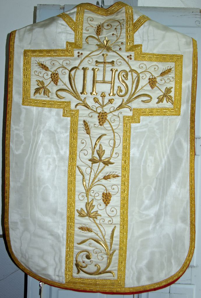 sommaire des textiles de l'église de Villevieille
