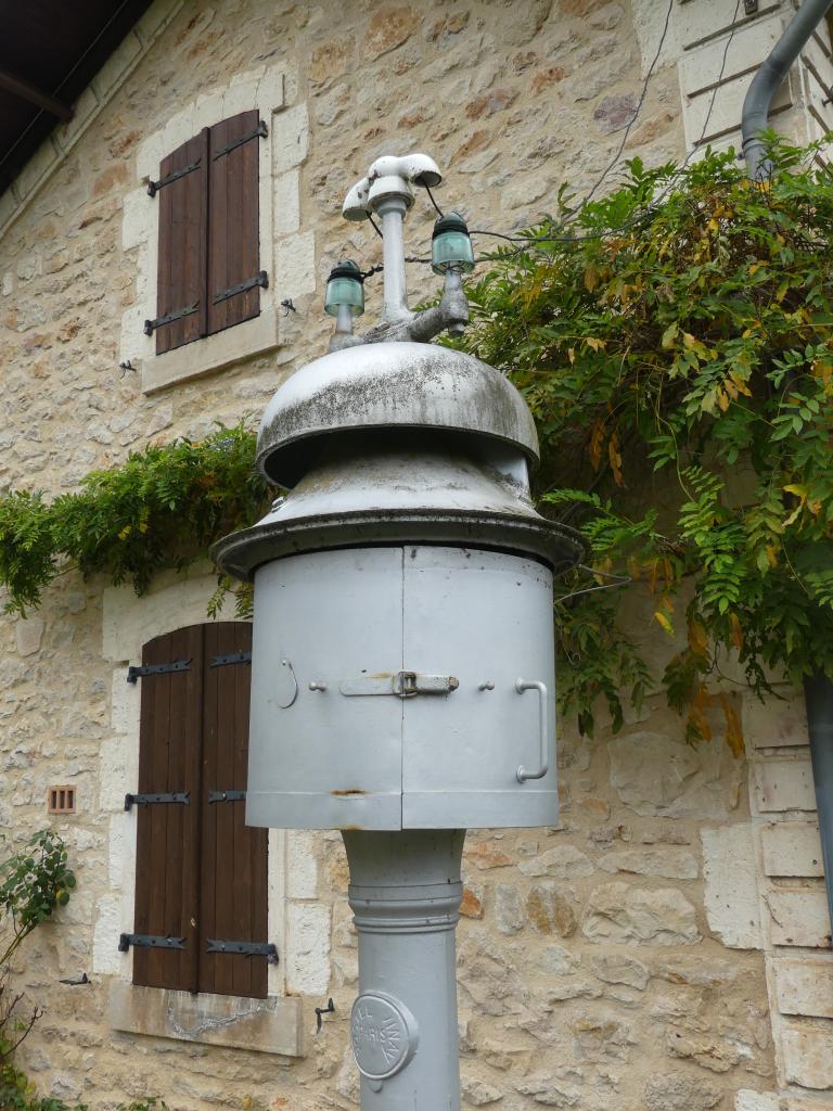 signaux sonores (2) dits cloches électriques d'annonces