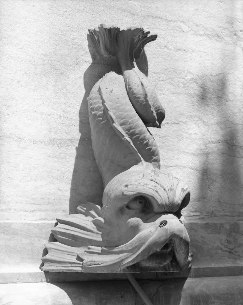monument (monument commémoratif), fontaine monumentale, de la république