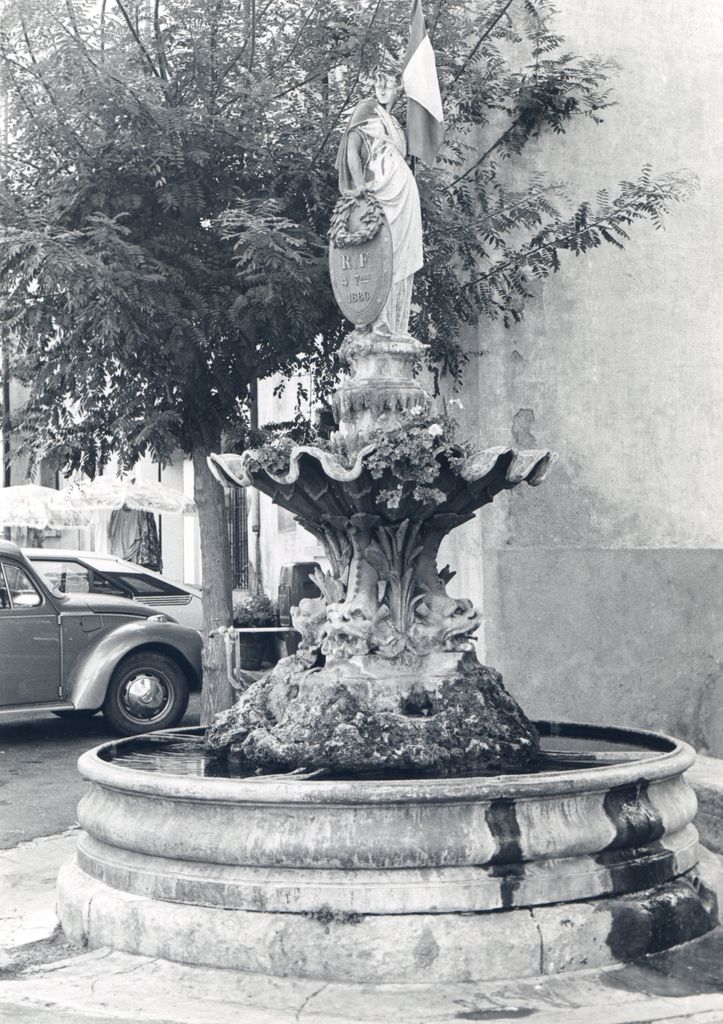 monument (monument commémoratif), fontaine monumentale, de la république