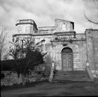 ensemble château et église d'Assas