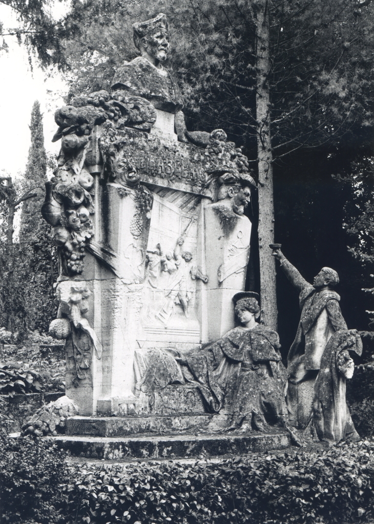 monument commémoratif à Rabelais