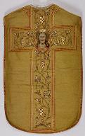 ornement liturgique catholique or avec deux dalmatiques, deux manipules, une étole et deux colletins