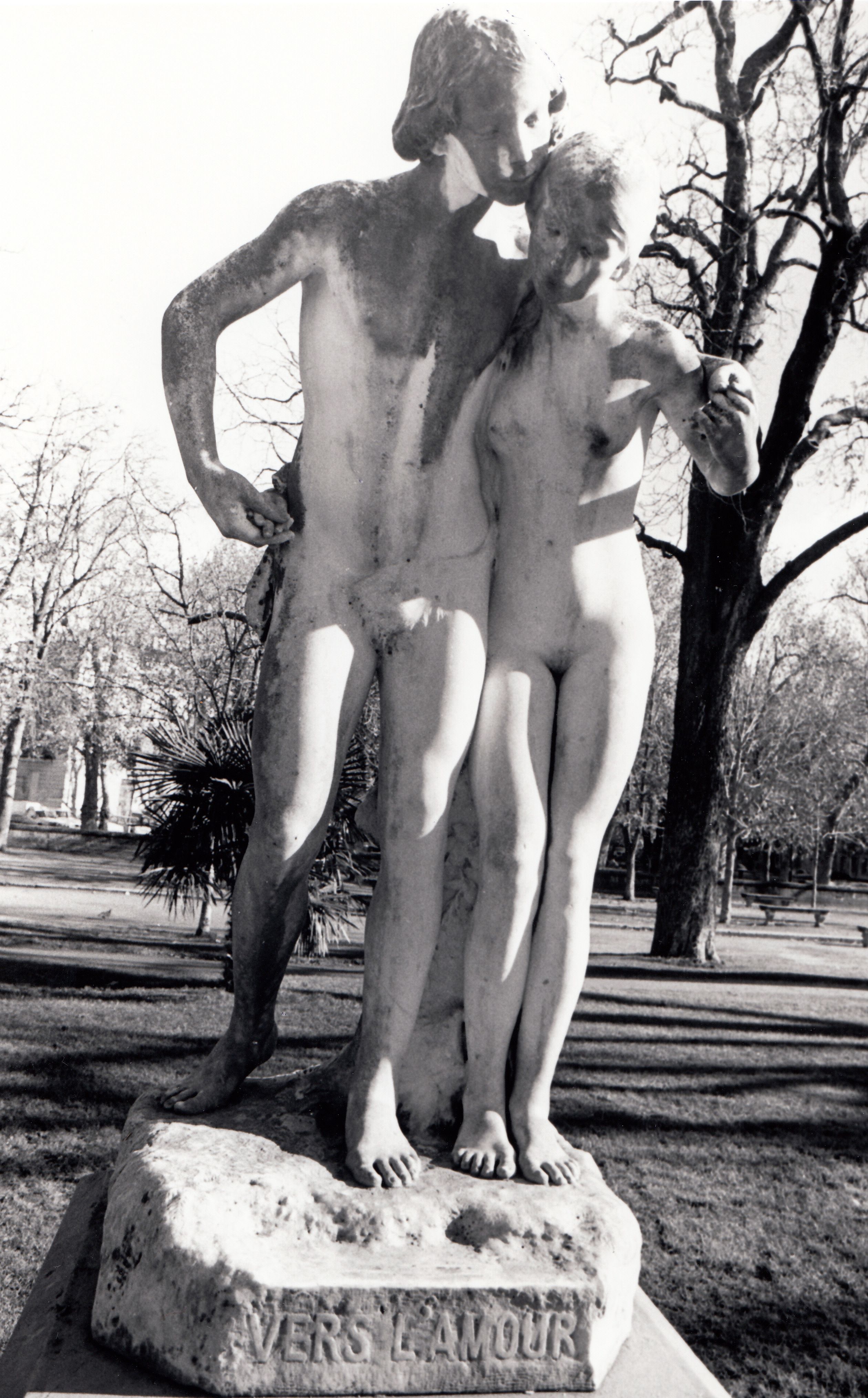 groupe sculpté : Vers l'amour
