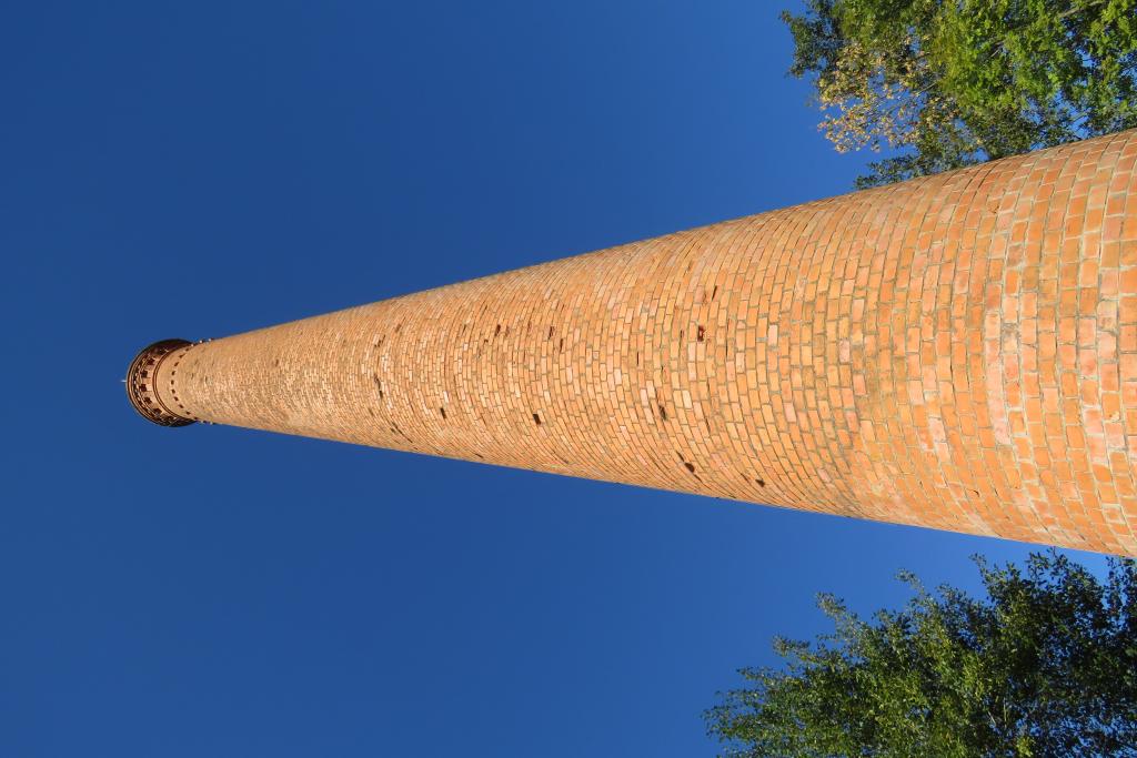 cheminée d'usine de la scierie Simorre