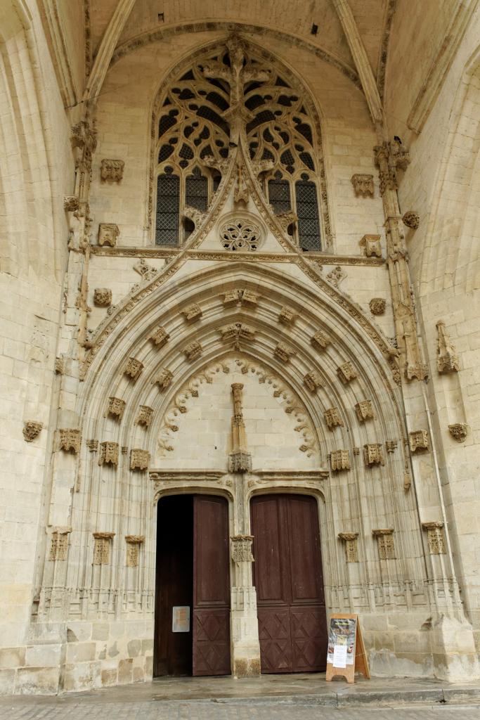 église paroissiale puis collégiale Notre-Dame, actuellement église paroissiale