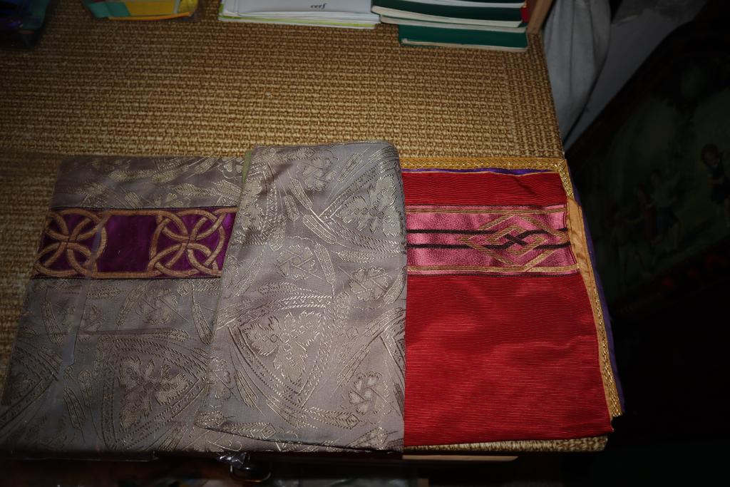 Ensemble de vêtements et ornements liturgiques