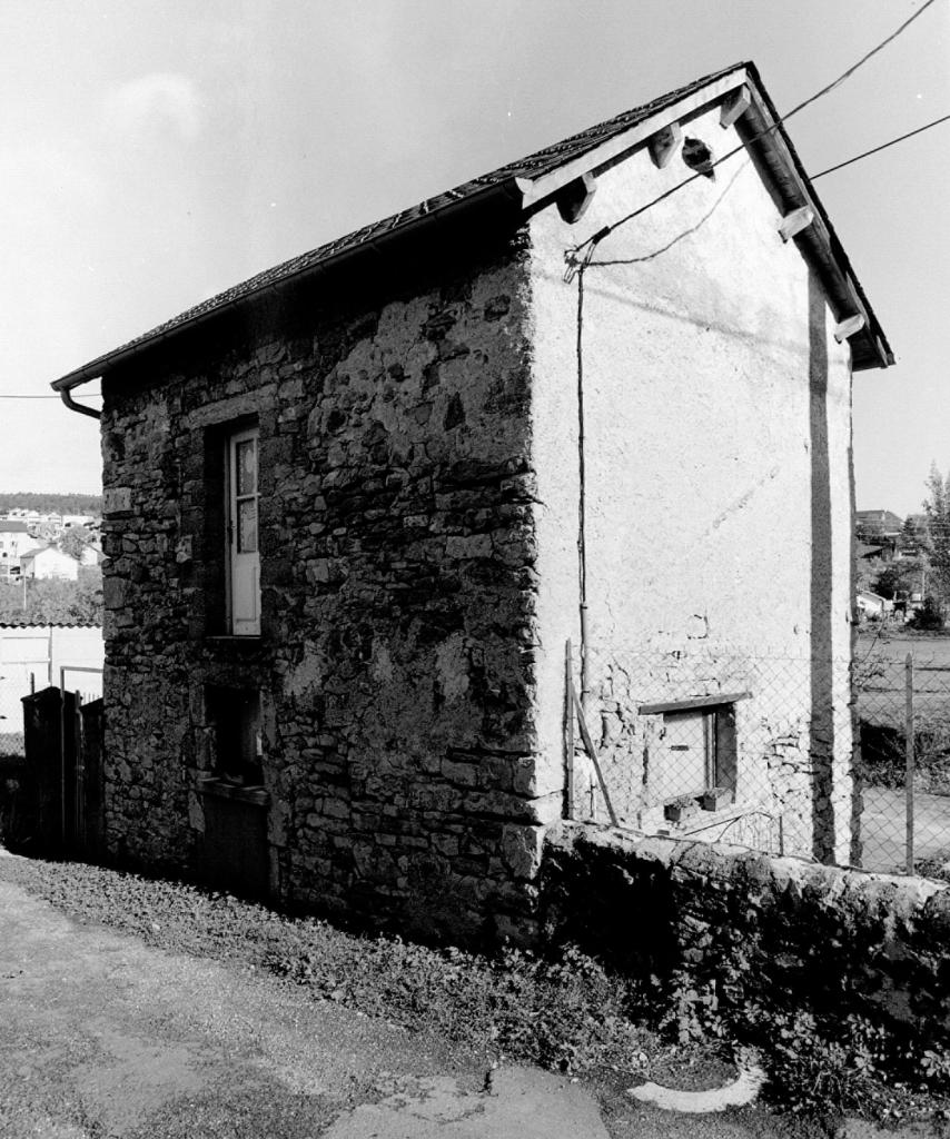usine de papeterie, moulin à foulon, moulin à farine, filature (de laine) dite Papeterie Jaffard, Filature Roche, puis Tannerie Brunel
