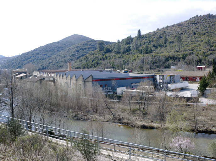 usine textile (usine de drap) Rouaud et Vinas, puis Teisserenc-Visseq, puis Teisserenc-Harlachol, puis usine de bonneterie (usine de bas) Pluto SA, puis DimTex, puis Les Moulinages du Lodévois, actuellement centrale hydroelectrique