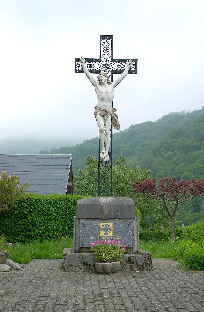 monument aux morts (croix monumentale) de la guerre de 1914-1918 et de la guerre de 1939-1945