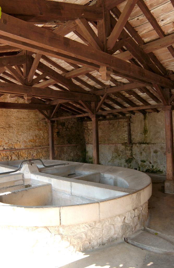 ensemble des réseaux des eaux (réservoir, lavoir, abreuvoir, fontaine)