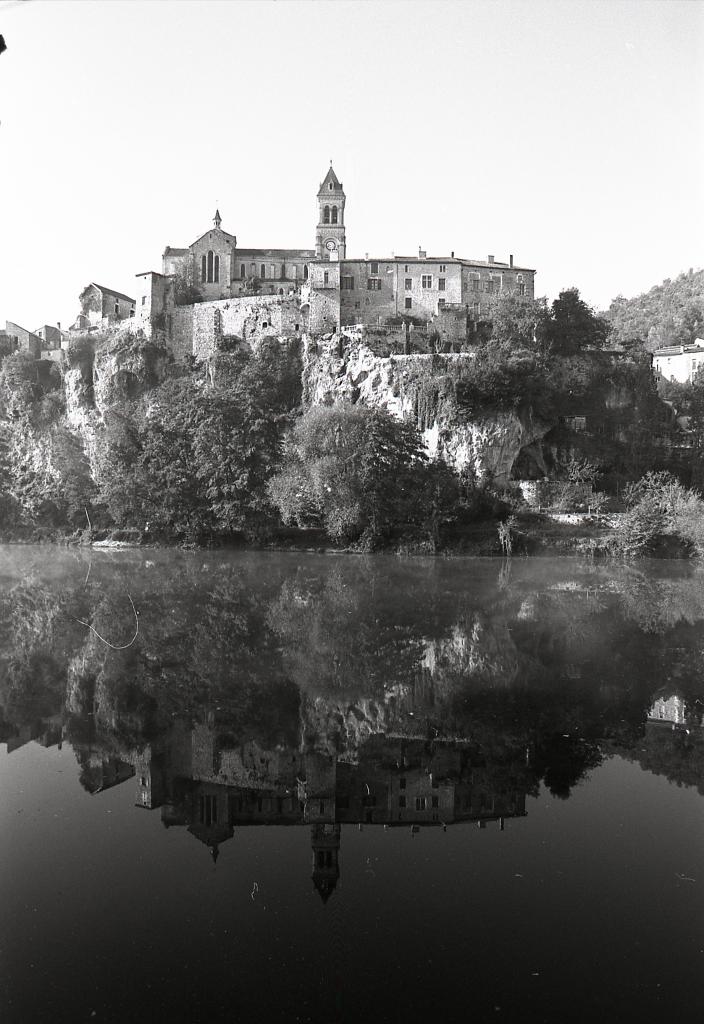 château des évêques de Cahors, actuellement en partie occupé par la mairie