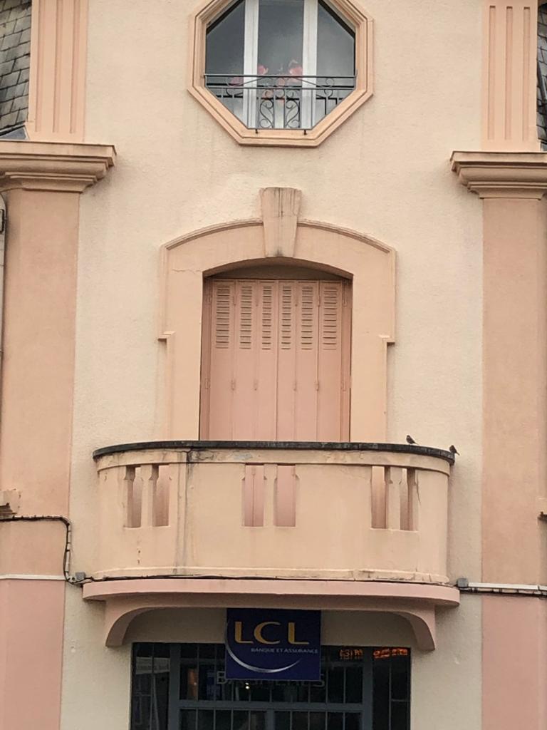 Ecuries et remises du Grand Soleil (anciennes), actuellement immeuble à logements et local commercial