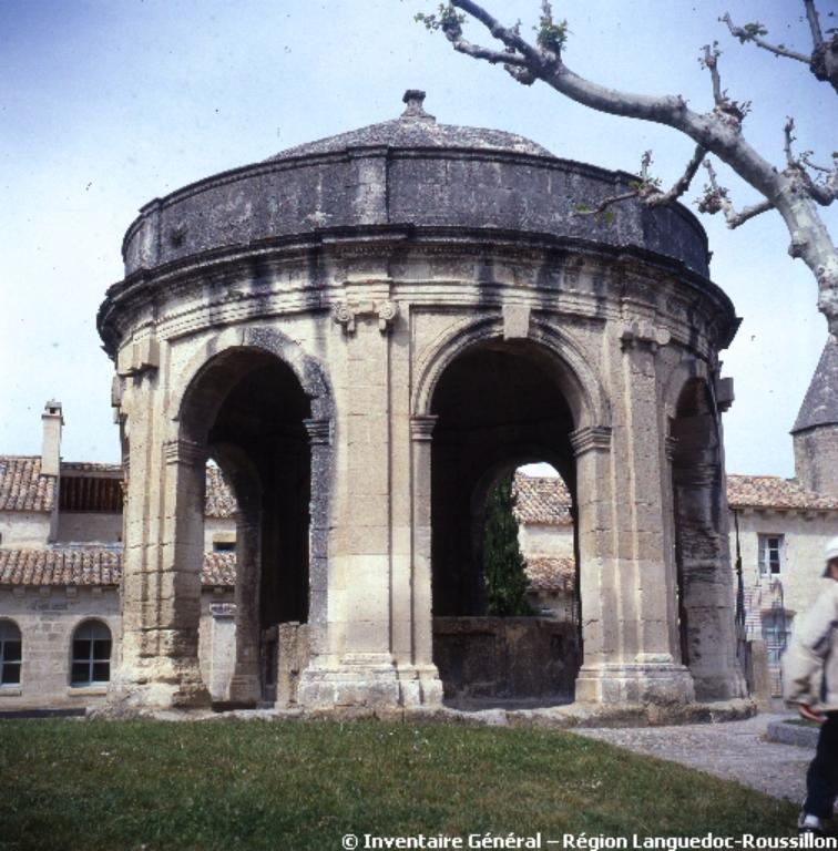 fontaine du cloître Saint-Jean