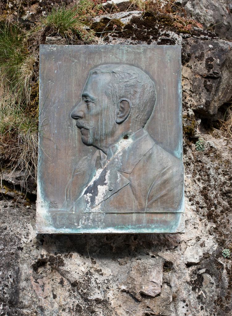 plaque commémorative à l'effigie de Henri Béraldi
