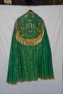 chape , chasuble , conopée , étoles , manipule , voile de calice , housse de corporal , tour d'autel