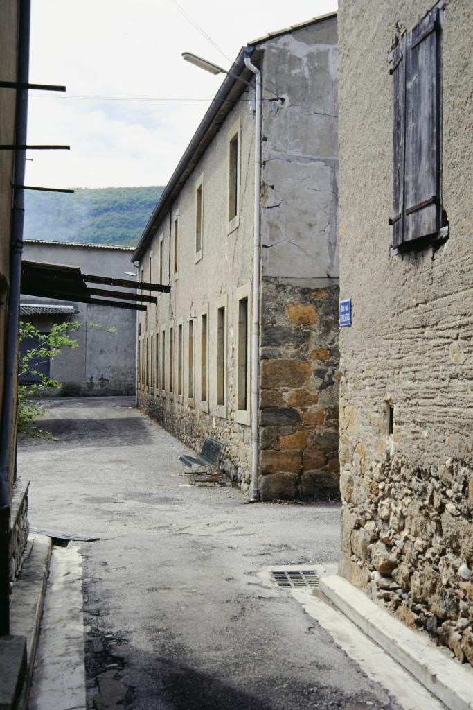 fabrique de peigne en corne Costes-Bez, puis usine de confection plastique Ariélux