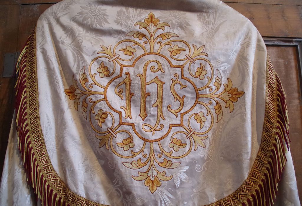 sommaire des textiles de l'église de Saint-Hippolyte-du-Fort