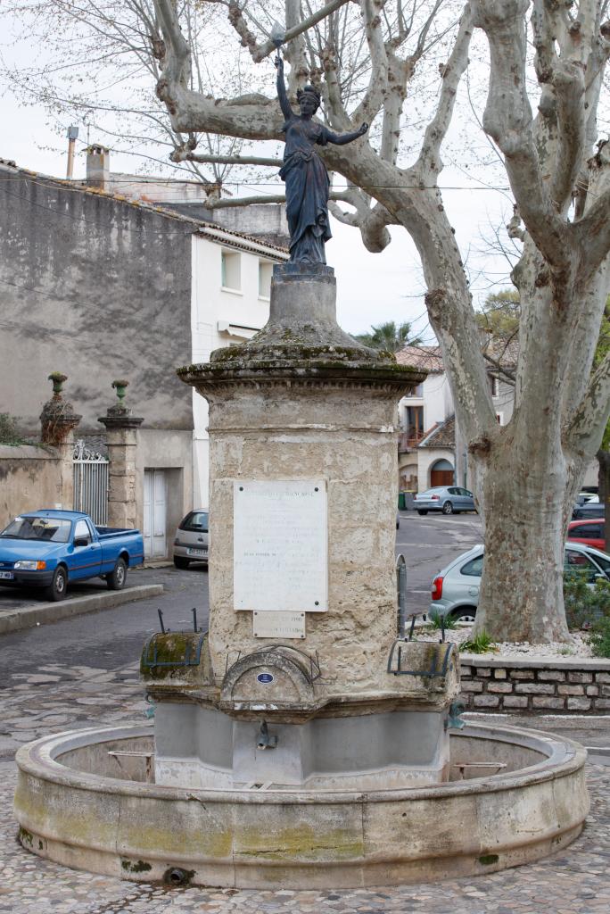 fontaine monumentale de la République, avec statue de Marianne ou de la Liberté