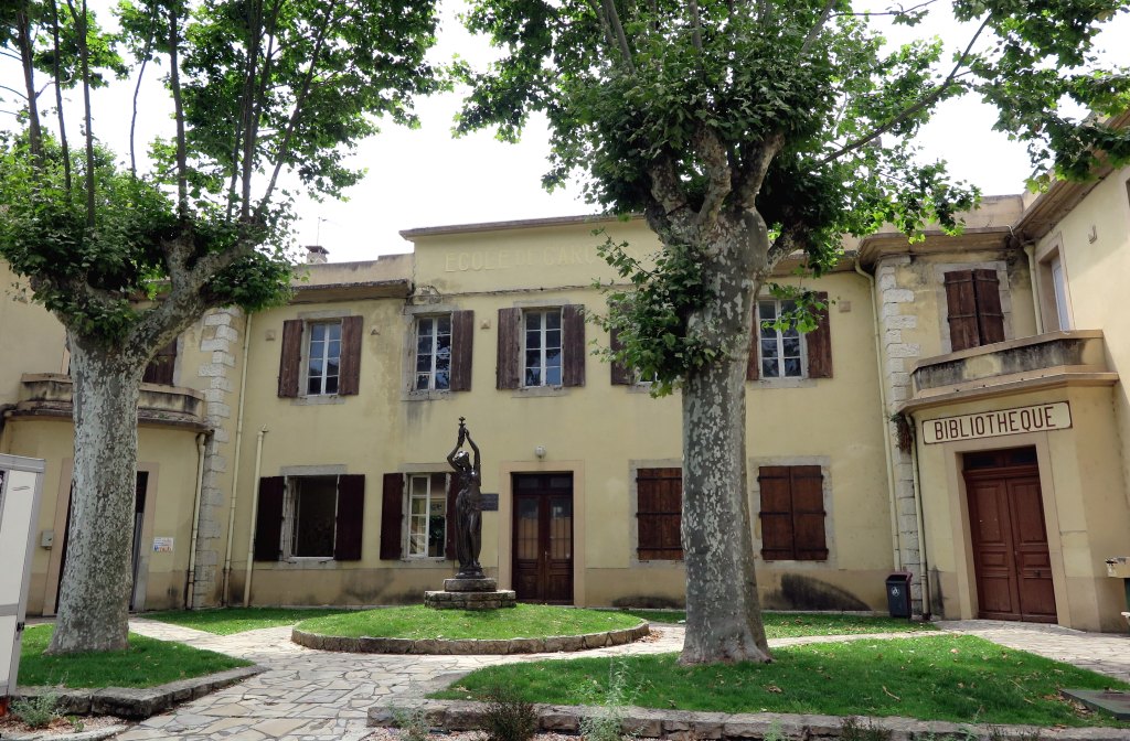 ancienne école de garçon puis école primaire Raoul de Volontat, actuellement bibliothèque et centre de loisirs