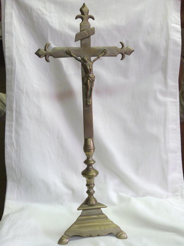 croix d'autel : Christ en Croix