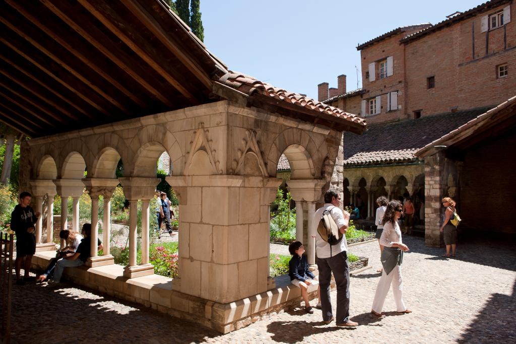 cloître de la collégiale Saint-Salvi