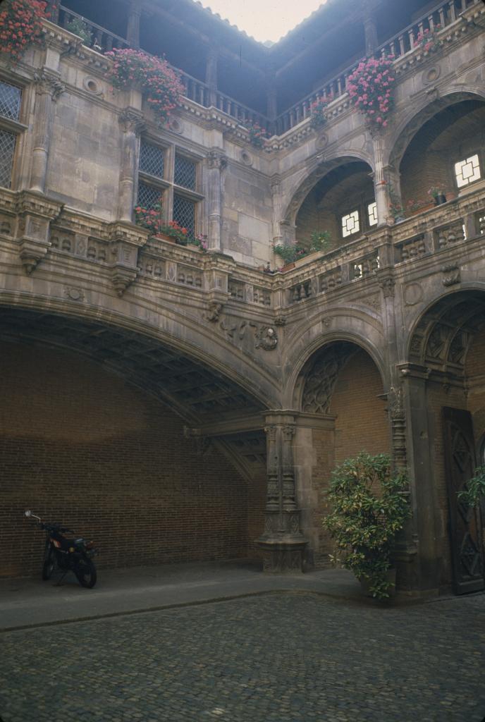 hôtel de Bernuy, puis collège universitaire, actuellement lycée Pierre de Fermat